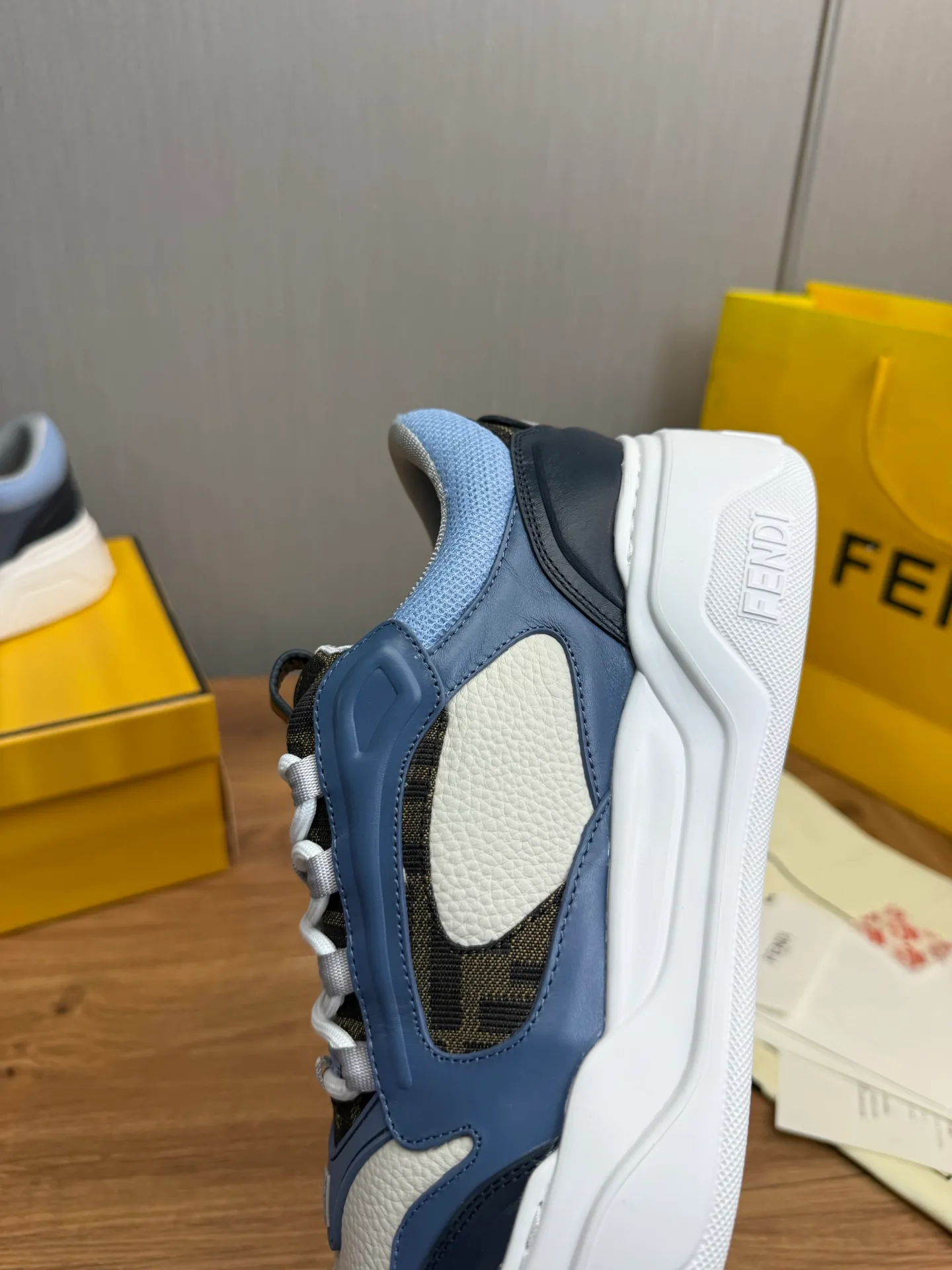 Men's shoes 💰780💰 Fendi (FENDI) men's model official website 1:1 replica ⬆️ The latest hot sale 🔥Original cowhide stitching - Comfortable mesh lining Original outsole ✅Ready stock 38-45 (38.45 non-refundable)